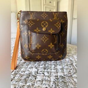 Louis Vuitton Monogram Partition Wristlet